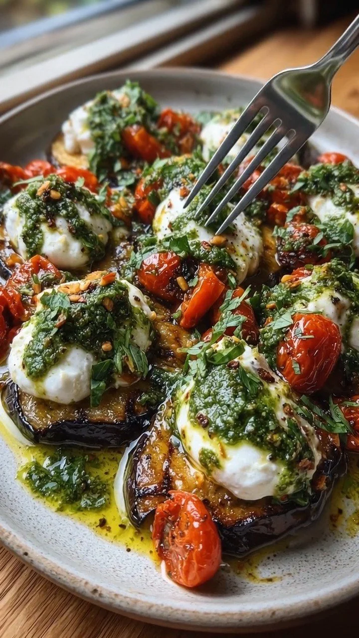 Gegrillte Aubergine mit Burrata und Pesto